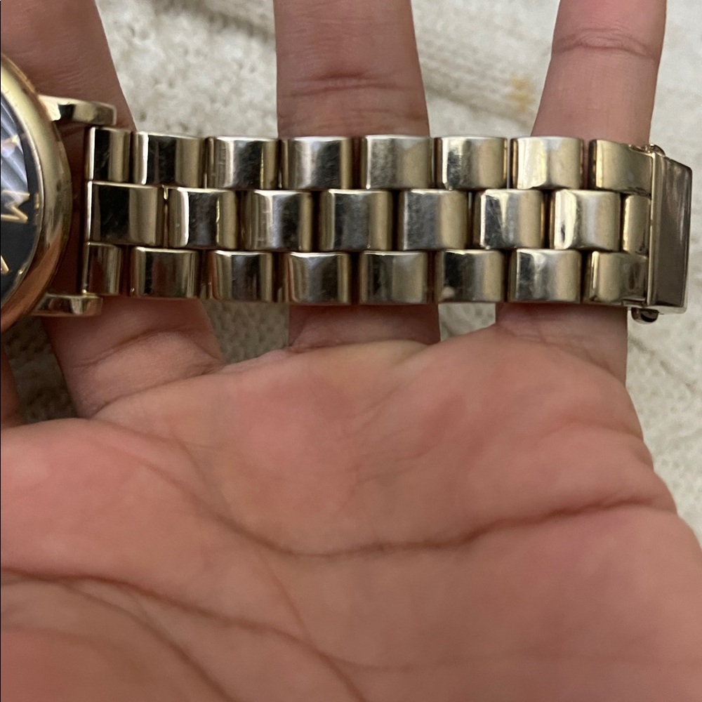 Marc Jacobs Gold Bracelet Watch with Black Dial - Picture 5 of 7